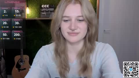 Snapshot of eshleeeygreen chatting on 05-22-26, 10:37 EshleGreen online show from 05-22-26, 10:37