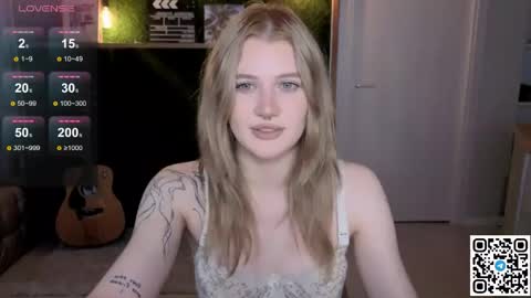Snapshot of eshleeeygreen chatting on 05-24-26, 03:28 EshleGreen online show from 05-24-26, 03:28
