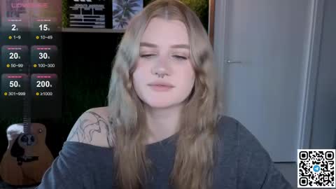 Snapshot of eshleeeygreen chatting on 05-26-26, 01:40 EshleGreen online show from 05-26-26, 01:40