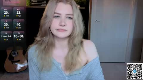 Snapshot of eshleeeygreen chatting on 05-28-26, 06:27 EshleGreen online show from 05-28-26, 06:27