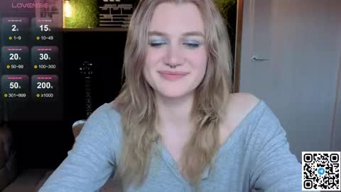 Snapshot of eshleeeygreen chatting on 05-29-26, 08:18 EshleGreen online show from 05-29-26, 08:18