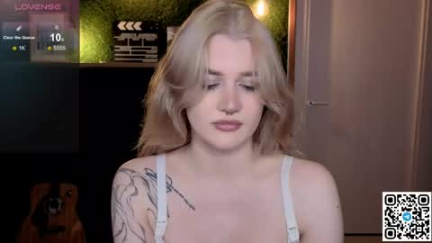 Snapshot of eshleeeygreen chatting on 05-31-26, 07:37 EshleGreen online show from 05-31-26, 07:37