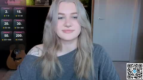 Snapshot of eshleeeygreen chatting on 06-05-26, 06:57 EshleGreen online show from 06-05-26, 06:57