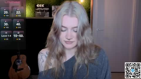 Snapshot of eshleeeygreen chatting on 06-06-26, 09:19 EshleGreen online show from 06-06-26, 09:19