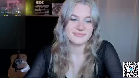 Snapshot of eshleeeygreen chatting on 06-13-26, 10:51 EshleGreen online show from 06-13-26, 10:51