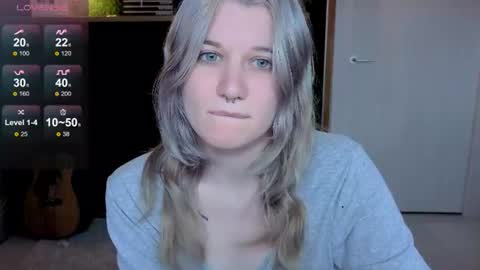 Snapshot of eshleeeygreen chatting on 06-14-26, 11:51 EshleGreen online show from 06-14-26, 11:51