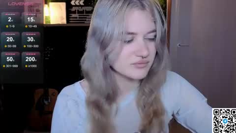 Snapshot of eshleeeygreen chatting on 06-18-26, 10:58 EshleGreen online show from 06-18-26, 10:58
