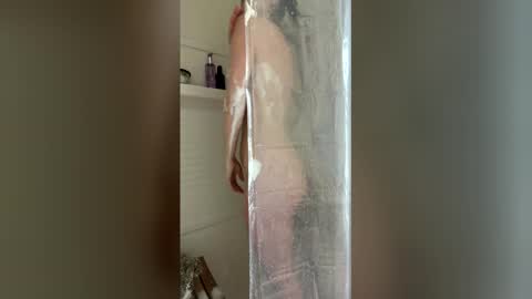 Snapshot of esimaralda chatting on 04-18-26, 02:21 esimaralda online show from 04-18-26, 02:21