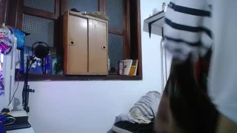 Snapshot of esjrobles chatting on 12-16-24, 02:36 Esteban online show from 12-16-24, 02:36