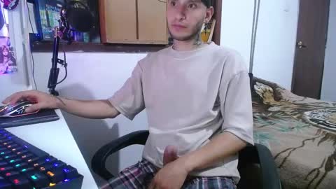 Snapshot of esjrobles chatting on 12-19-24, 06:45 Esteban online show from 12-19-24, 06:45