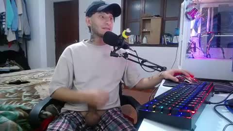 Snapshot of esjrobles chatting on 12-28-24, 08:58 Esteban online show from 12-28-24, 08:58