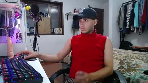 Snapshot of esjrobles chatting on 01-19-25, 05:15 Esteban online show from 01-19-25, 05:15
