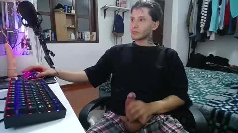 Snapshot of esjrobles chatting on 01-20-25, 05:26 Esteban online show from 01-20-25, 05:26