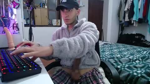 Snapshot of esjrobles chatting on 01-21-25, 08:41 Esteban online show from 01-21-25, 08:41