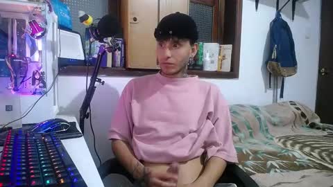 Snapshot of esjrobles chatting on 01-28-25, 04:39 Esteban online show from 01-28-25, 04:39