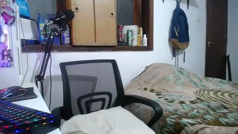 Snapshot of esjrobles chatting on 02-08-25, 07:37 Esteban online show from 02-08-25, 07:37