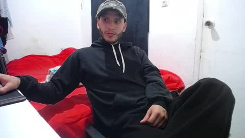 Snapshot of esjrobles chatting on 10-02-25, 05:09 Esteban online show from 10-02-25, 05:09