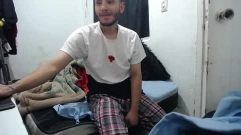 Snapshot of esjrobles chatting on 10-07-25, 12:24 Esteban online show from 10-07-25, 12:24