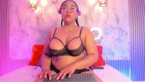 Snapshot of esmeralda_duarte chatting on 02-13-25, 09:09 esmeralda online show from 02-13-25, 09:09