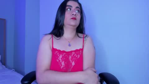 Snapshot of esmeralda_rose__ chatting on 06-17-26, 05:32 esmeralda_rose__ online show from 06-17-26, 05:32