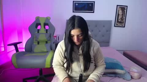 Perla online show from 10-15-25, 05:51