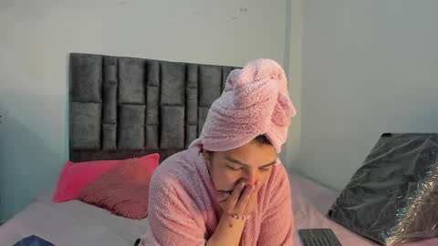 Perla online show from 04-07-26, 05:52