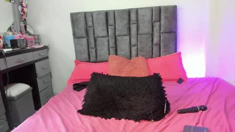 Perla online show from 05-21-26, 06:31