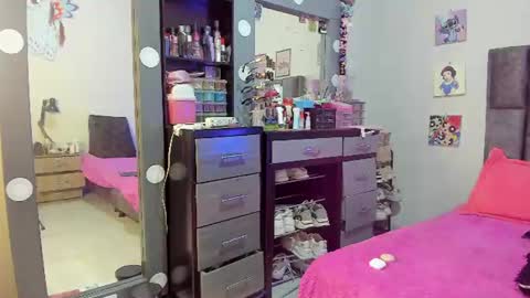 Perla online show from 07-17-26, 06:31