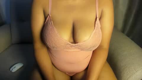 Esme online show from 10-02-25, 12:17