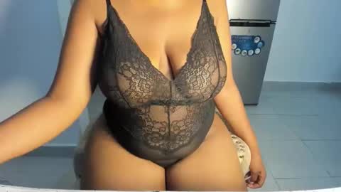 Esme online show from 12-19-25, 04:14