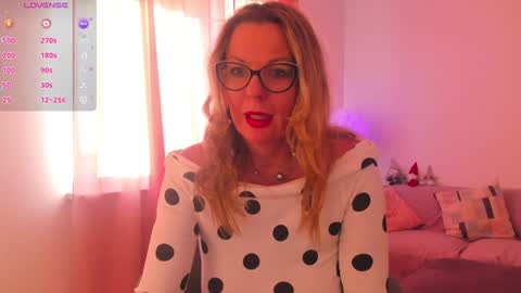 Esmi online show from 01-04-25, 01:31