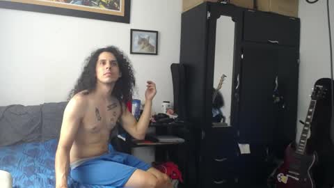 Snapshot of esnaider_man chatting on 05-13-26, 05:21 Esnider online show from 05-13-26, 05:21