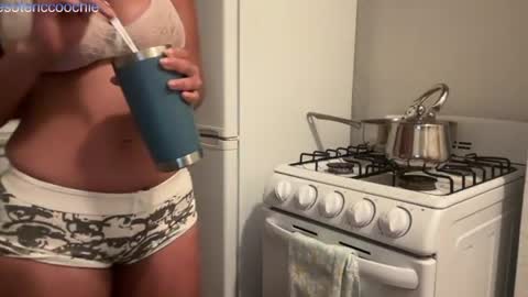 Snapshot of esotericcoochie chatting on 06-27-26, 05:45 blue online show from 06-27-26, 05:45
