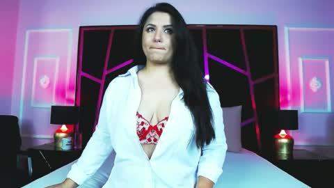 Snapshot of essena_monroe chatting on 06-27-26, 06:07 Mary online show from 06-27-26, 06:07