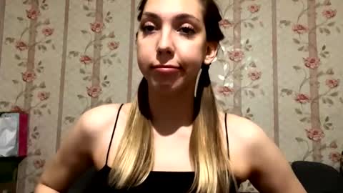 Kate online show from 11-22-25, 04:06