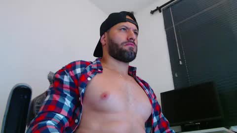 Snapshot of esteban7984068 chatting on 05-25-26, 04:57 esteban online show from 05-25-26, 04:57
