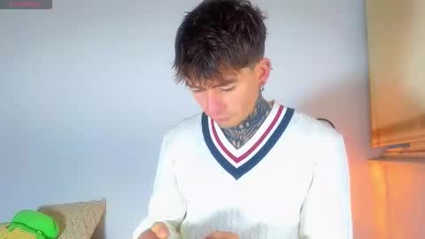 Esteban independent model online show from 10-23-25, 10:36