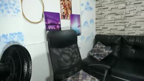 Snapshot of estefani_robles chatting on 01-15-26, 11:41 estefani robles online show from 01-15-26, 11:41