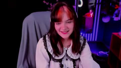 Snapshot of estertwilight chatting on 05-19-26, 09:10 Ester online show from 05-19-26, 09:10