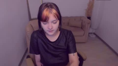 Snapshot of estertwilight chatting on 05-28-26, 04:15 Ester online show from 05-28-26, 04:15