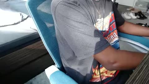 Snapshot of estessaid chatting on 10-03-25, 09:01 94Bottles online show from 10-03-25, 09:01