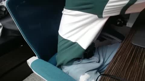 Snapshot of estessaid chatting on 10-06-25, 07:55 94Bottles online show from 10-06-25, 07:55