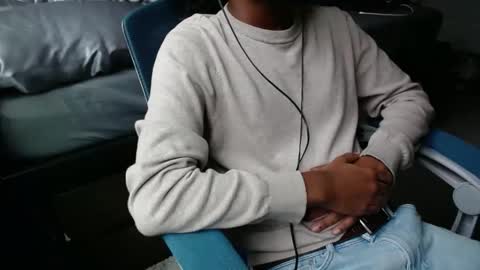 Snapshot of estessaid chatting on 10-28-25, 08:44 94Bottles online show from 10-28-25, 08:44