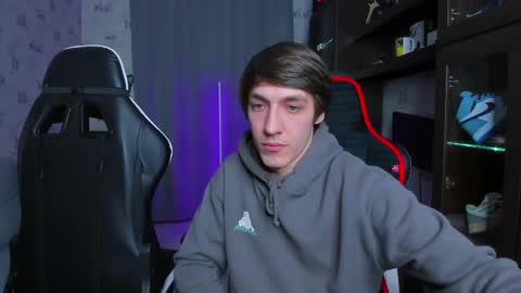 LOUIS online show from 03-04-25, 03:44