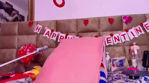 Estrella online show from 02-14-25, 03:05