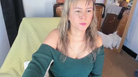 Snapshot of estrellah__ chatting on 12-28-24, 04:08 - E S T R E L L A M I L F - online show from 12-28-24, 04:08