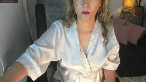 Snapshot of estrellah__ chatting on 02-25-25, 07:20 - E S T R E L L A M I L F - online show from 02-25-25, 07:20