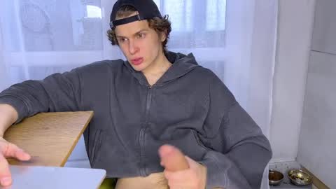 Alex online show from 04-09-26, 01:38