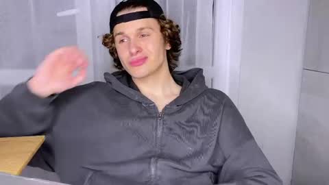 Alex online show from 05-19-26, 07:20