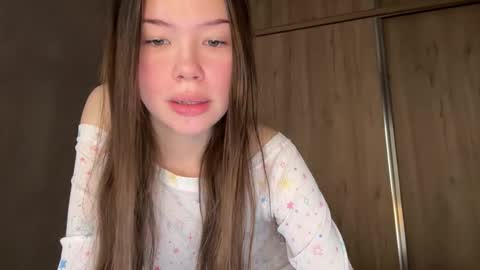 nika 3 online show from 03-22-26, 12:41